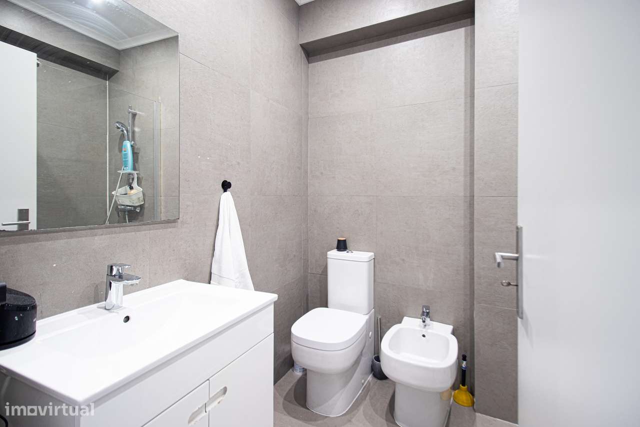 Apartamento T4 remodelado em Carnaxide-8