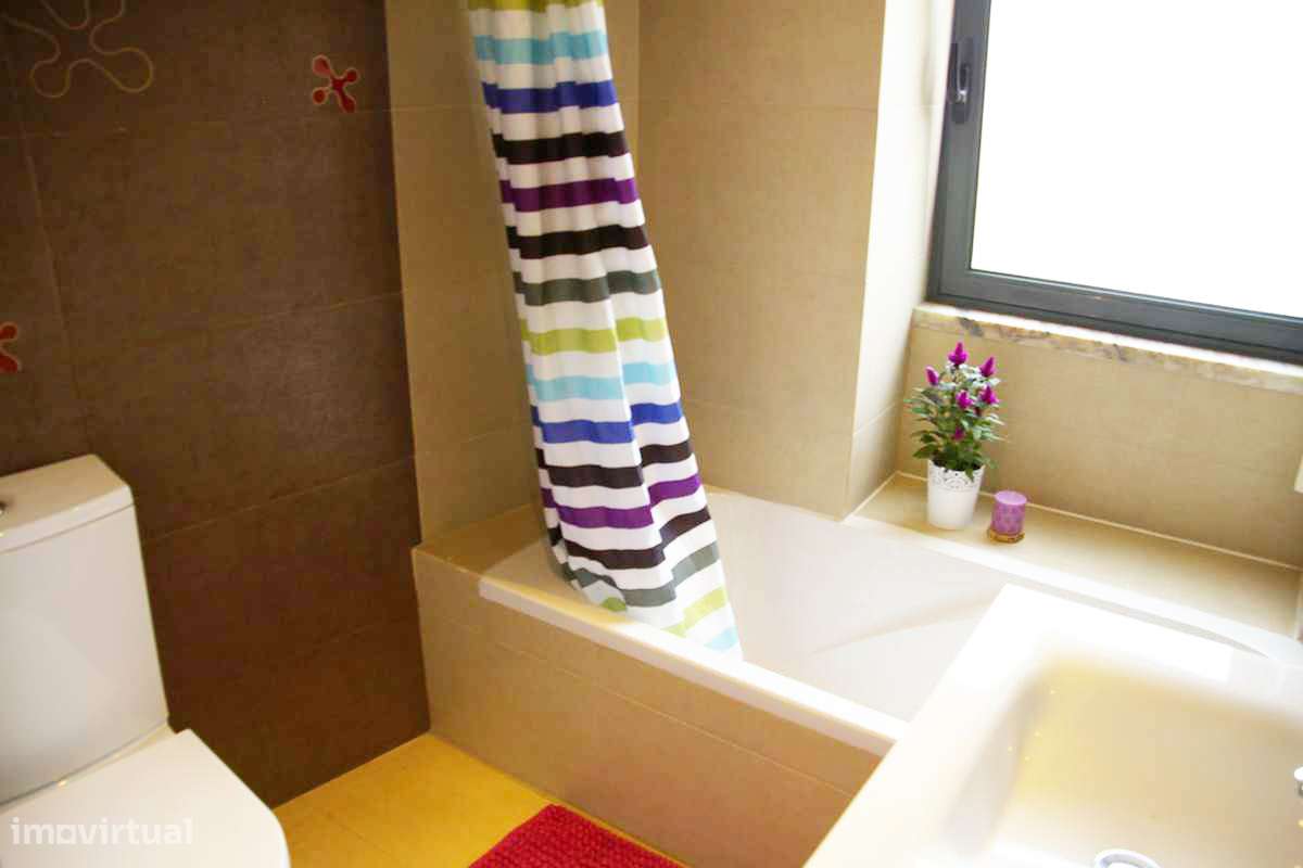Para Venda T3 (4Assoalhadas) Localizado na Estrela - Lisboa-8