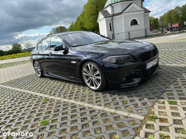 BMW Seria 5 550i - 8