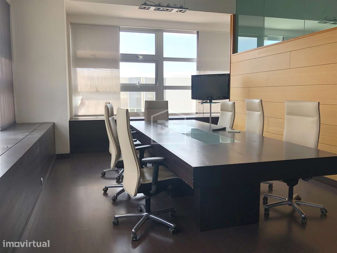 Escritório amplo de 200 m2 com garagem na Marinha Grande - Grande imagem: 5/34