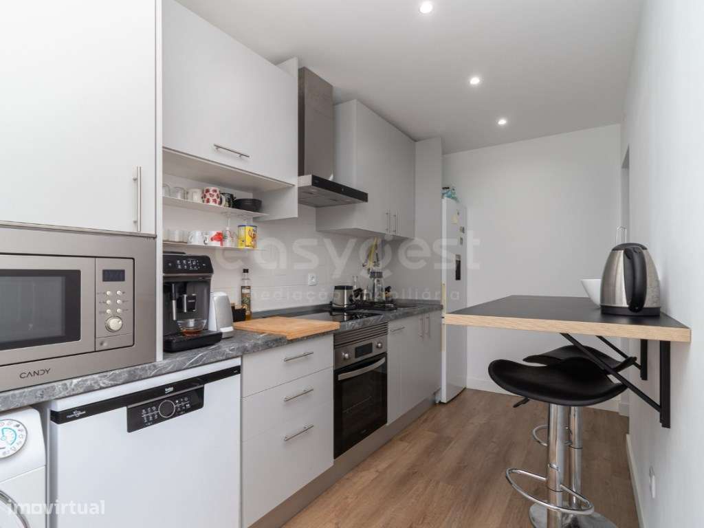 Apartamento Duplex T1+1 remodelado no centro de Almada - Grande imagem: 3/26