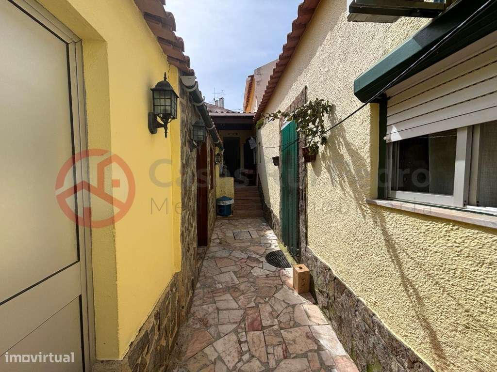 Moradia com dois apartamentos independentes no Laranjeiro, Almada-28