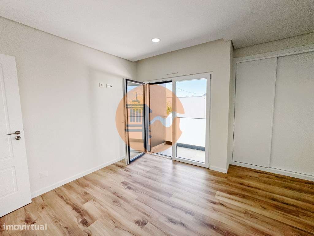 Magnifica moradia moderna T3 com piscina, garagem e elevador panorâ... - Grande imagem: 4/31