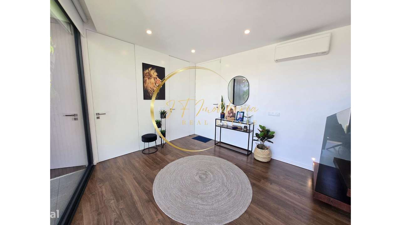 Moradia T4 de Luxo com Jardim-13