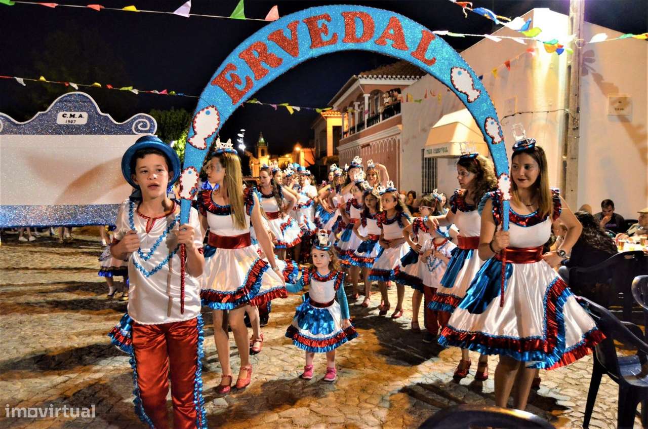 Vivenda T4 + Garagem Central-10