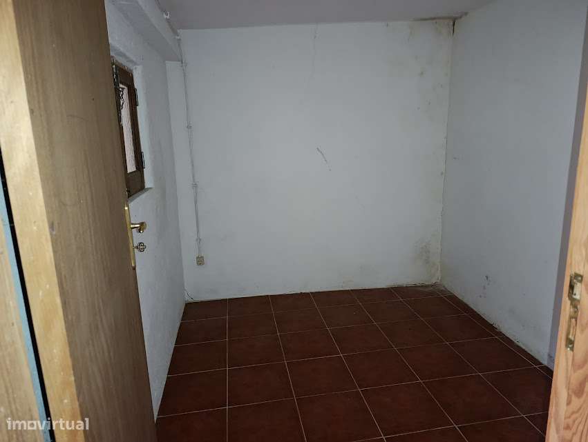 Moradia T4 p/remodelar, Póvoa, Figueira de Lorvão, a 20 km de Coimbra-11