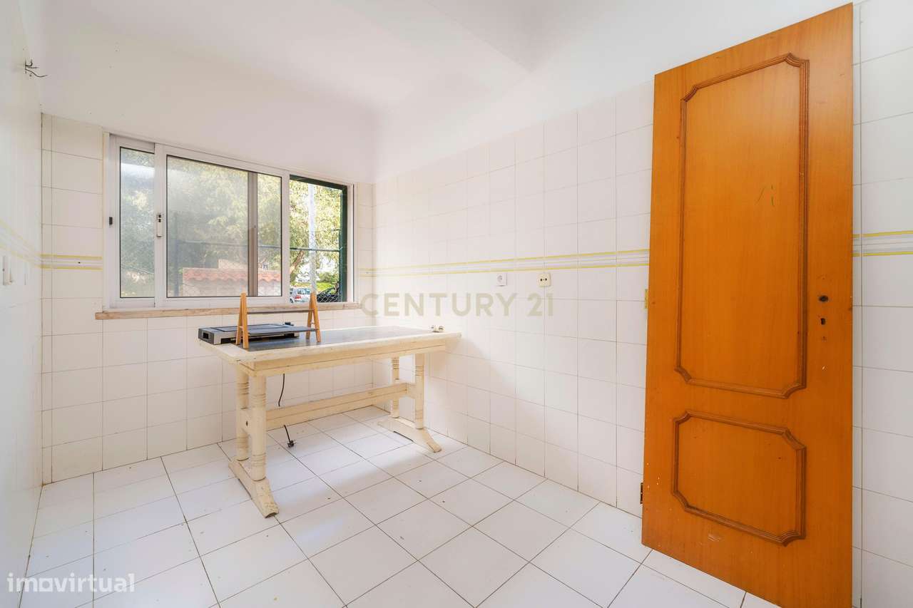 Apartamento T4 com garagem em condomínio com piscina no centro de Albu-20