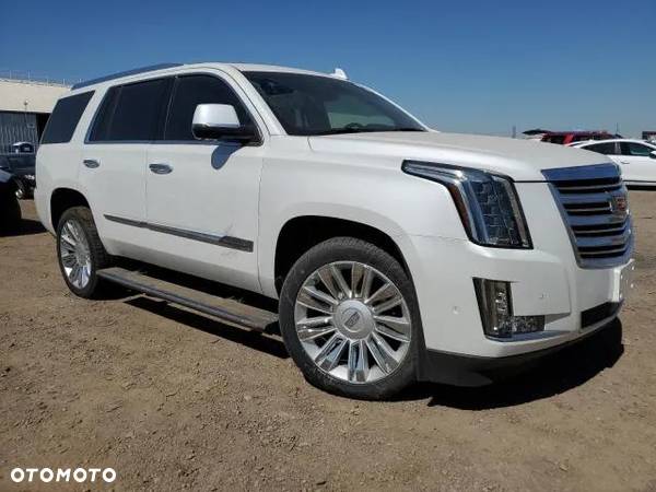 Cadillac Escalade - 4