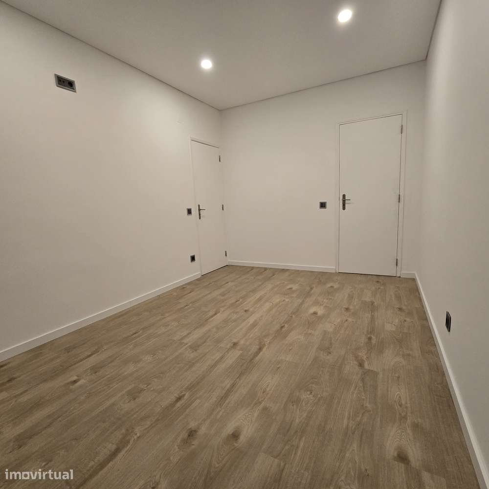 T3 MONTALVÃO Remodelado c/varanda-14