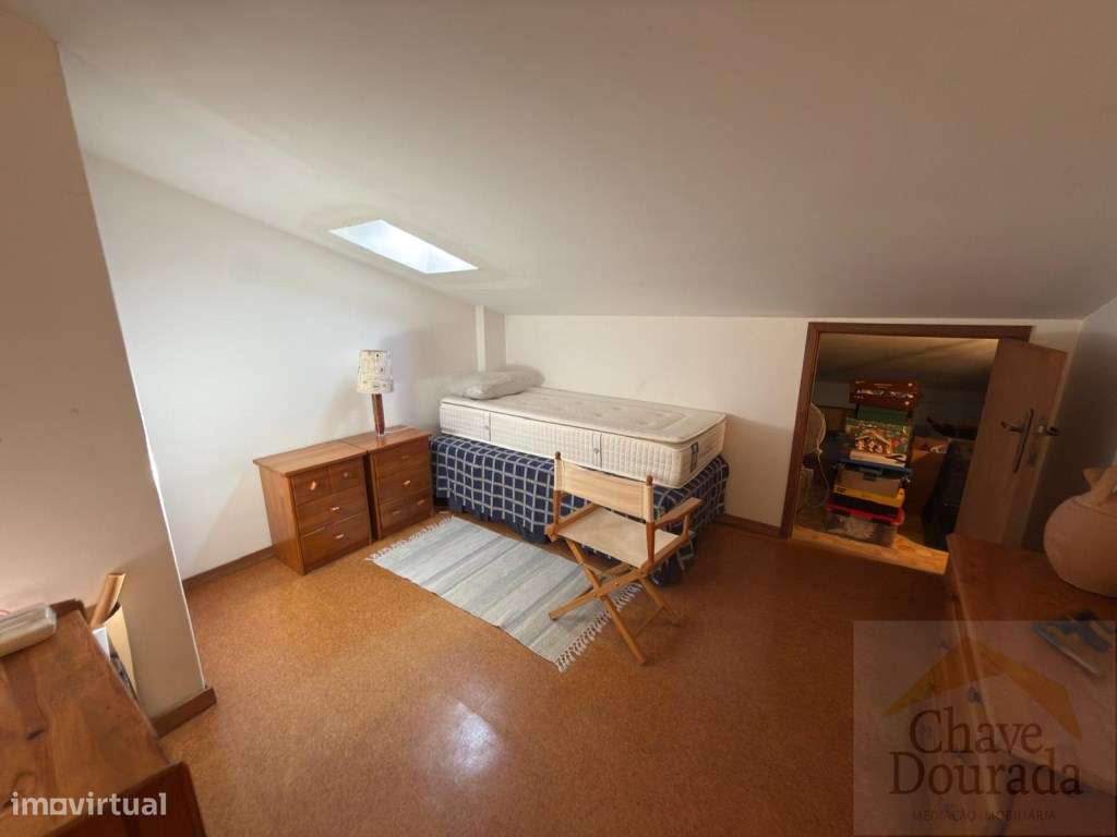 Apartamento T3+3 com garagem e sótão - São Martinho do Bispo-30
