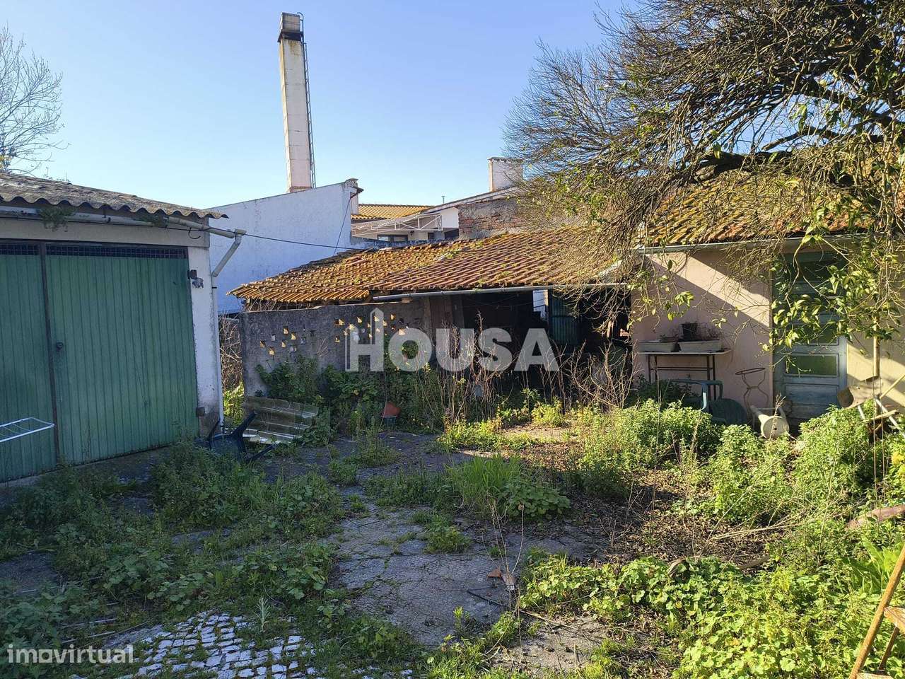 Moradia T5 com Logradouro, Garagem e Anexos | Centro da Marinha Grande-8