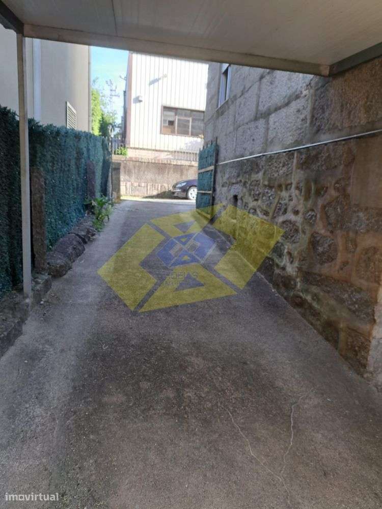 Moradia Bi-Familiar T2+T2 em Felgueiras ( 1 minuto do centro da cidade-9