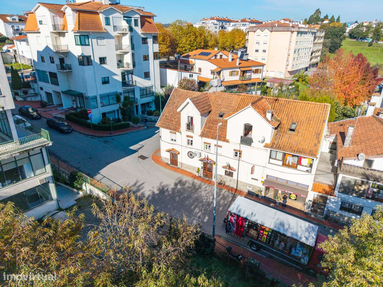 Prédio com Espaço de Restauração e 5 Apartamentos – Santa Comba Dão-2