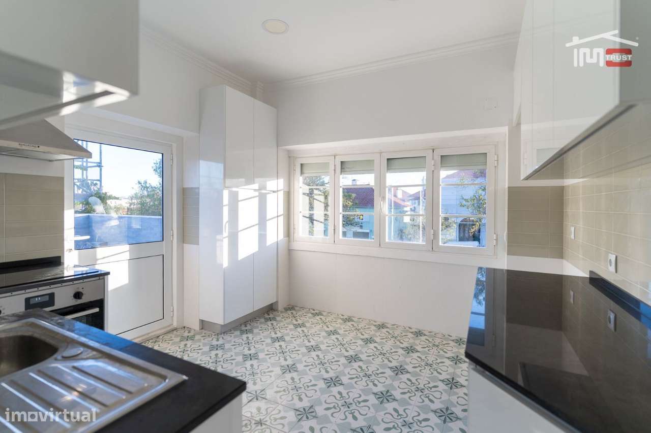 OPORTUNIDADE INVESTIMENTO - APARTAMENTO T4 CONVERTIDO EM T5 COM TER...-16
