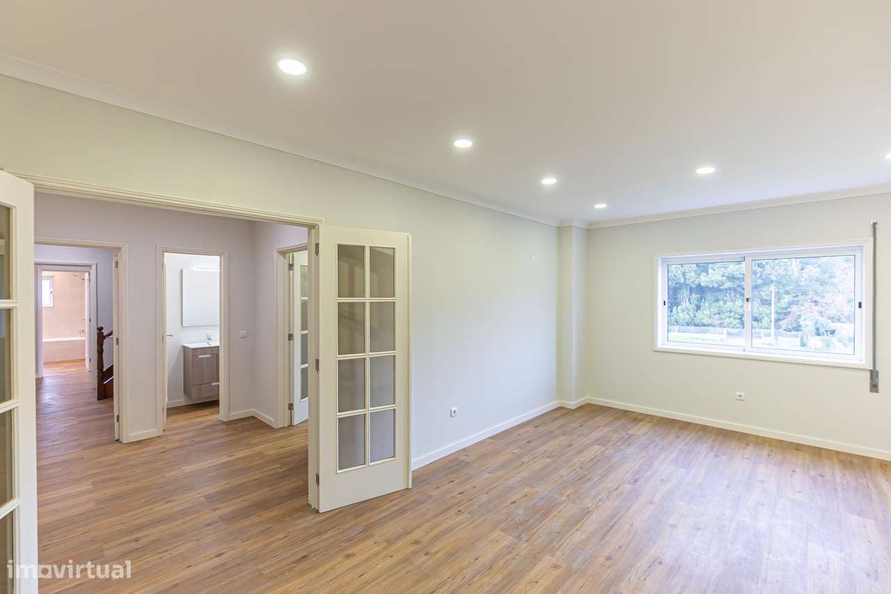 T4 DUPLEX COBERTURA,196 m², 4 Varandas/Solários, Garagem em Arcozelo-1