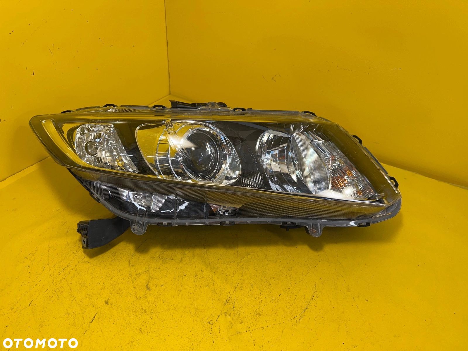 LAMPA PRAWA HONDA CIVIC IX SEDAN 12-17r XENON - 1