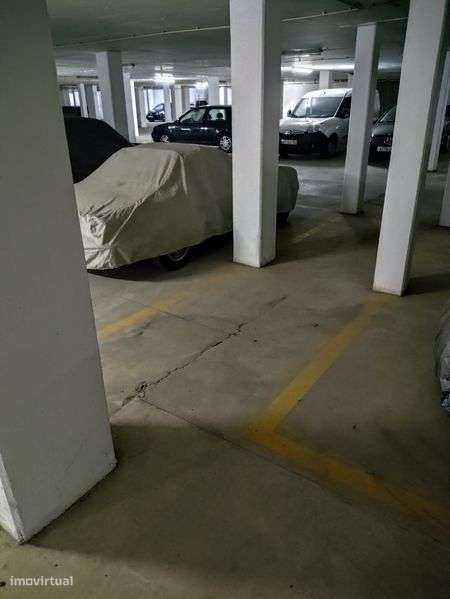 Lugar de Garagem para mota.
Situado no centro da Abóbada - Grande imagem: 4/4