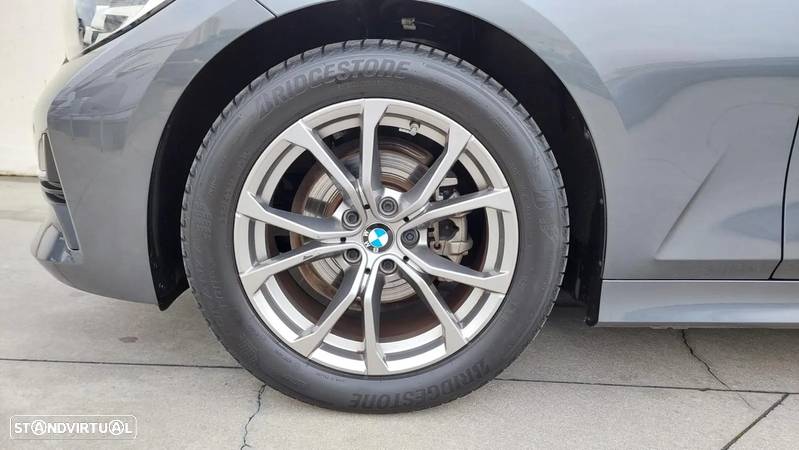 BMW 318 d Touring Line Sport Auto - 4