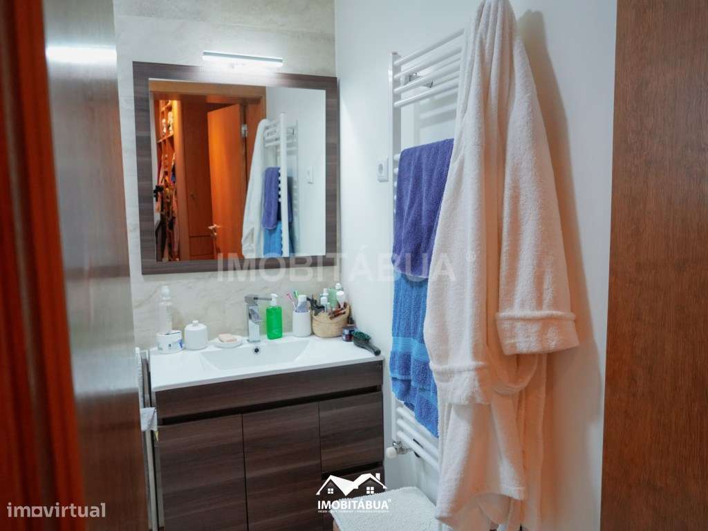 Casa privada com 4 quartos, piscina, pátios e acomodações versáteis.-14