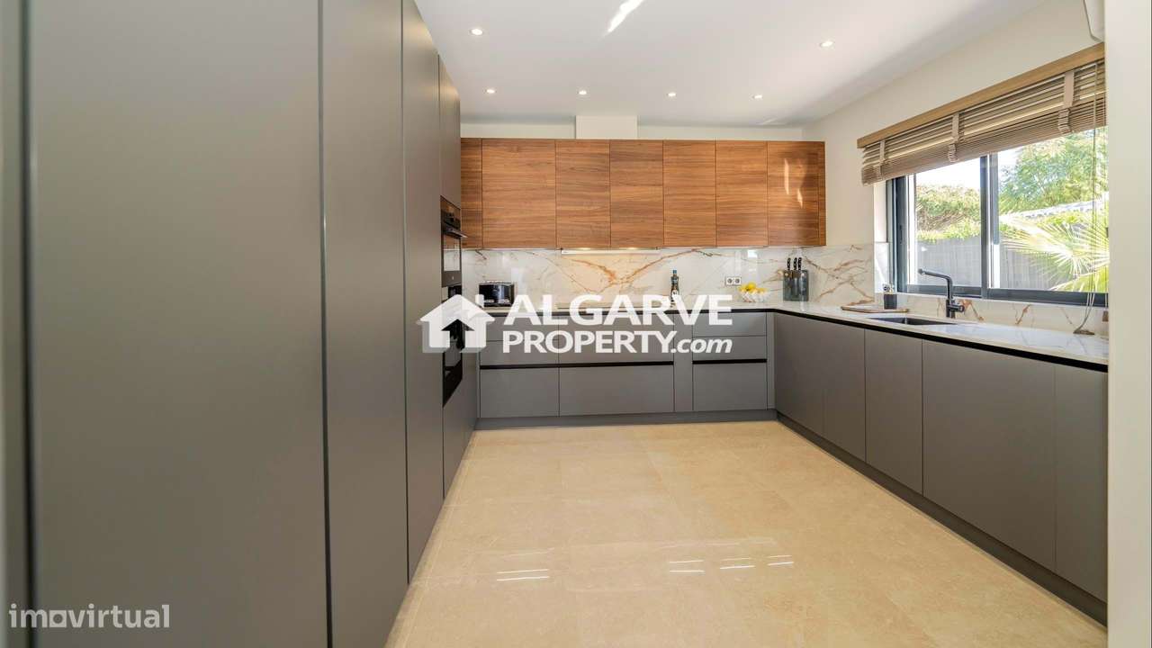 Encantadora moradia V3 completamente remodelada junto ao campo de golf - Grande imagem: 3/41