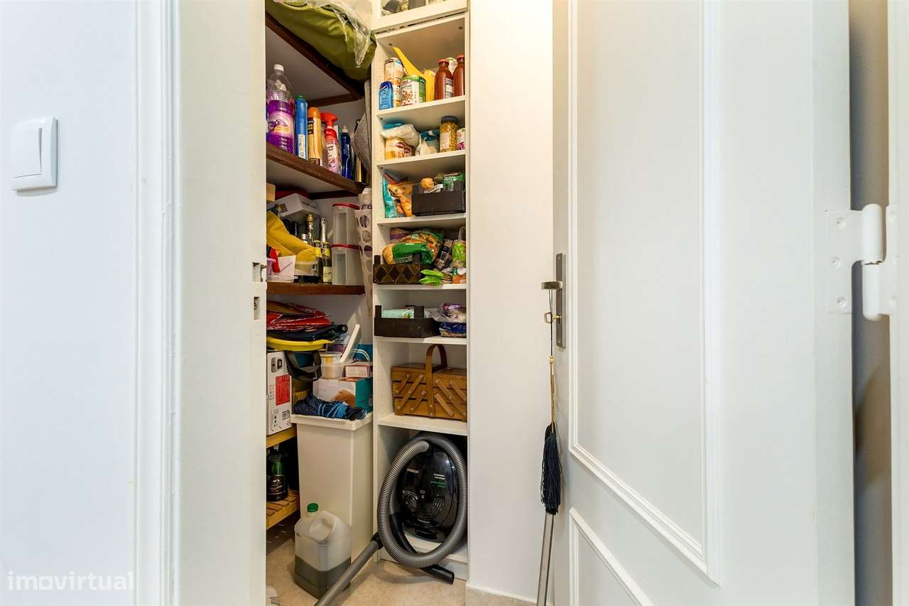 T3 Espaçoso em Corroios | Garagem | Ar Condicionado | Excelente Locali-36