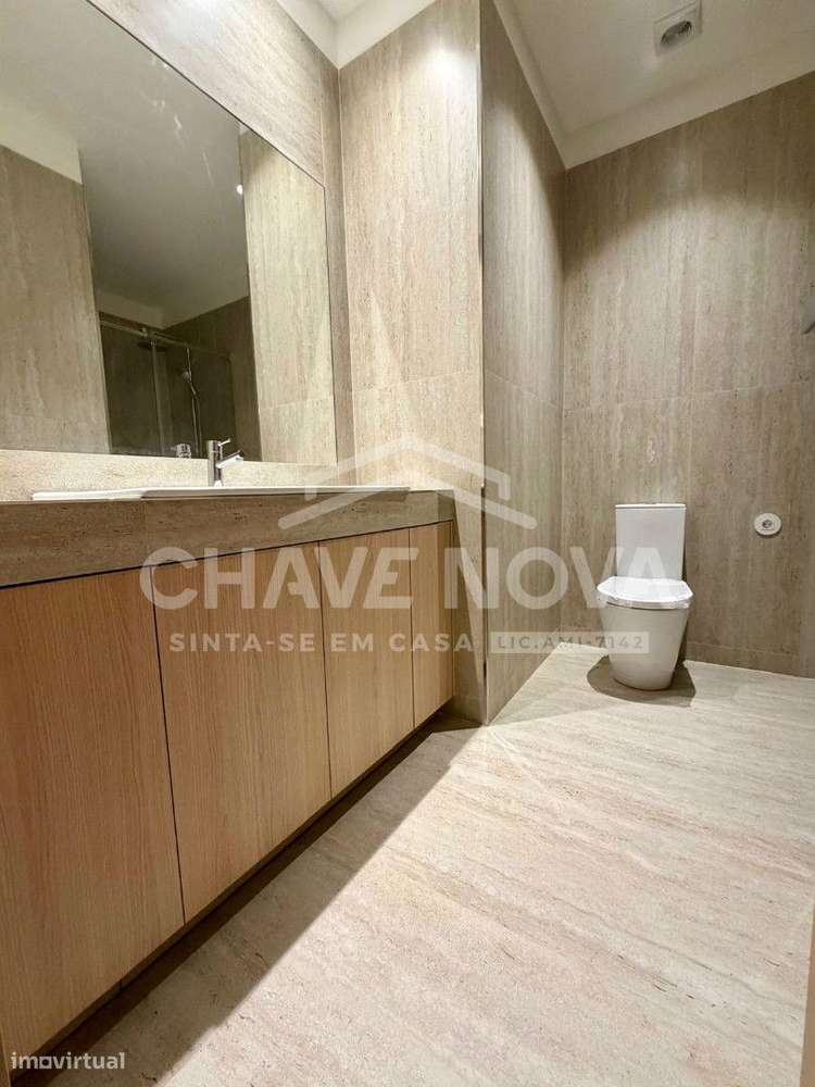 Apartamento T2 Renovado com Terraço e garagem Box-15