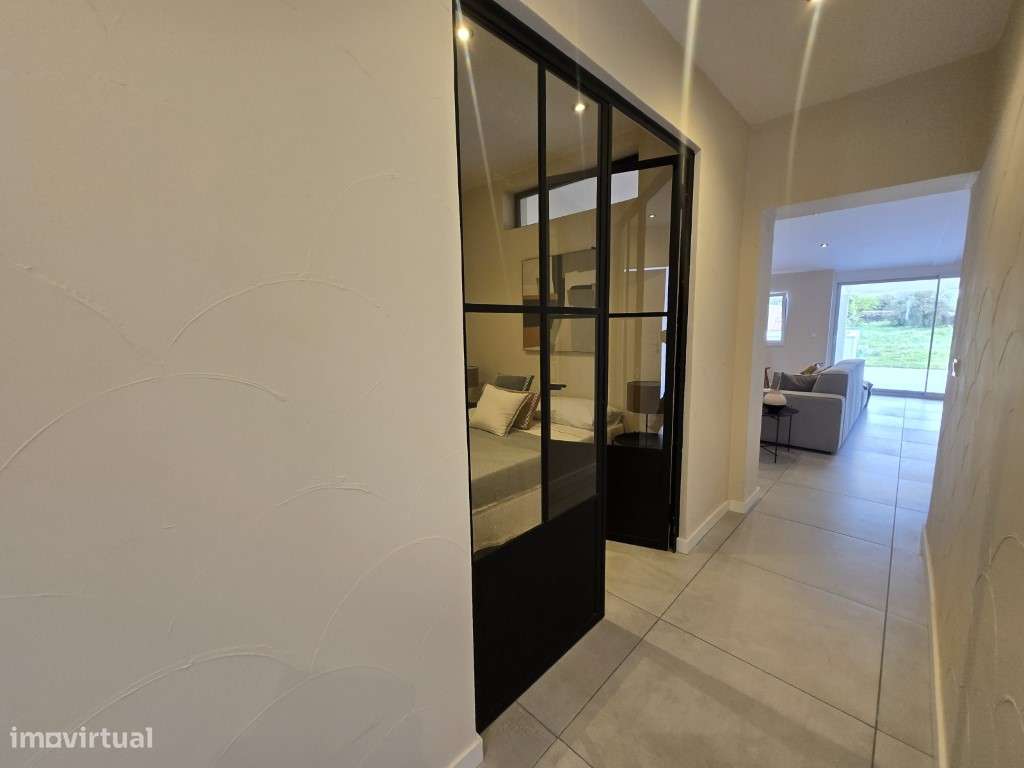 Moradia T2 com piscina pronta a habitar!-6