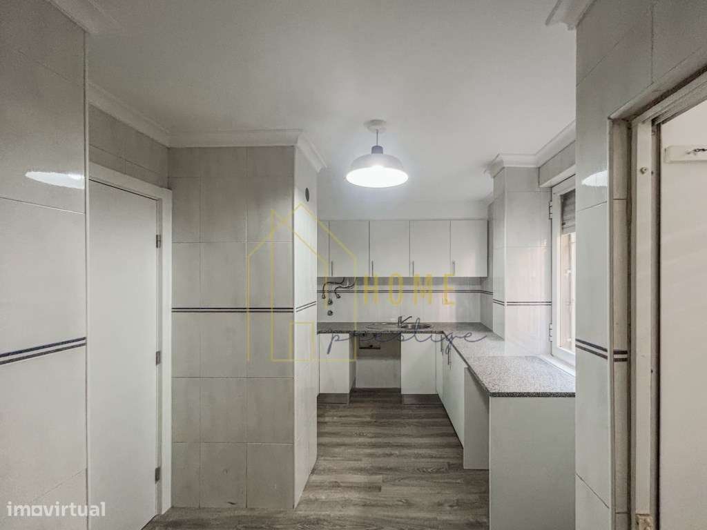 Fantástico Apartamento T2 Remodelado no Monte da Caparica-8