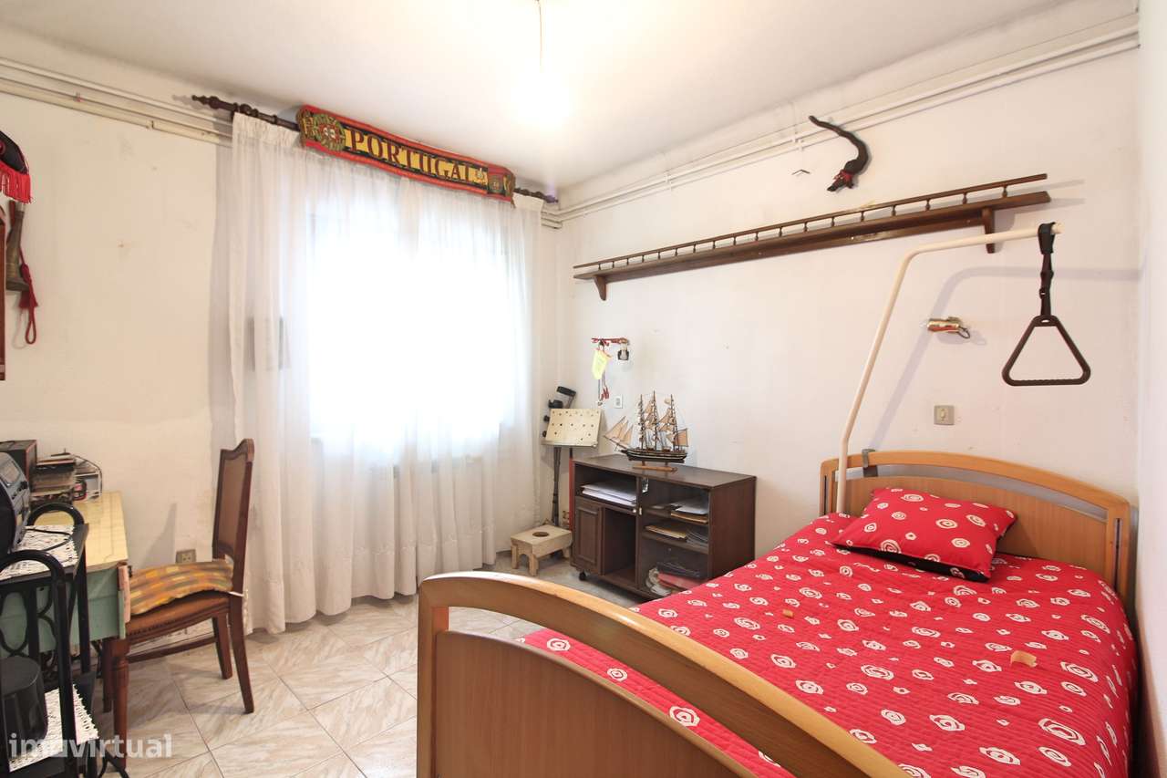 Moradia isolada em Gaeiras, com 4 quartos, jardim e garagem fechada.-5