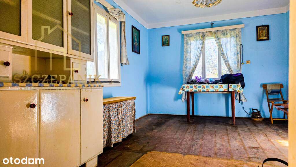 Klimatyczny, drewniany dom wśród drzew-11