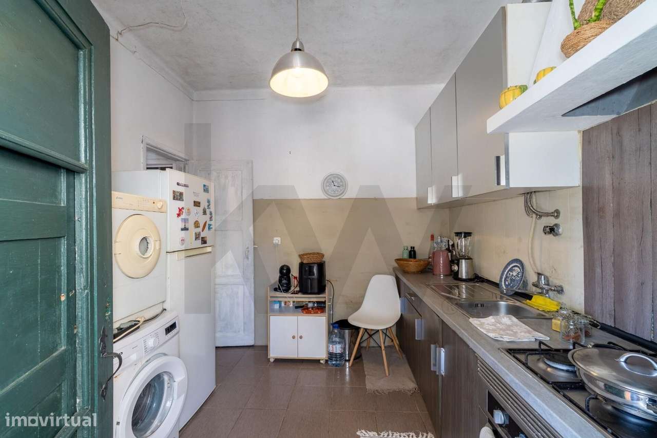 Moradia T2 com 297 m2 de Terreno, Amplo Logradouro e Rooftop | Quelfes-12