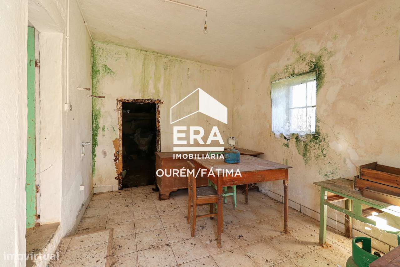 Moradia T3 para reconstrução no Bairro, Ourém-18