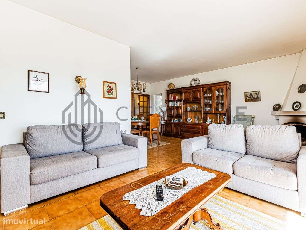 Moradia T3 e Apartamento T2 com Restaurante no Burgau-17