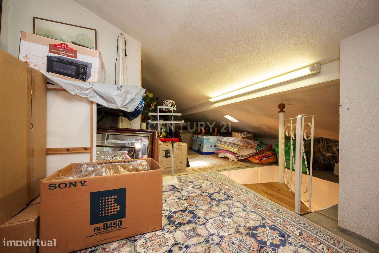 Moradia T4+1 para venda em Queijas.-24