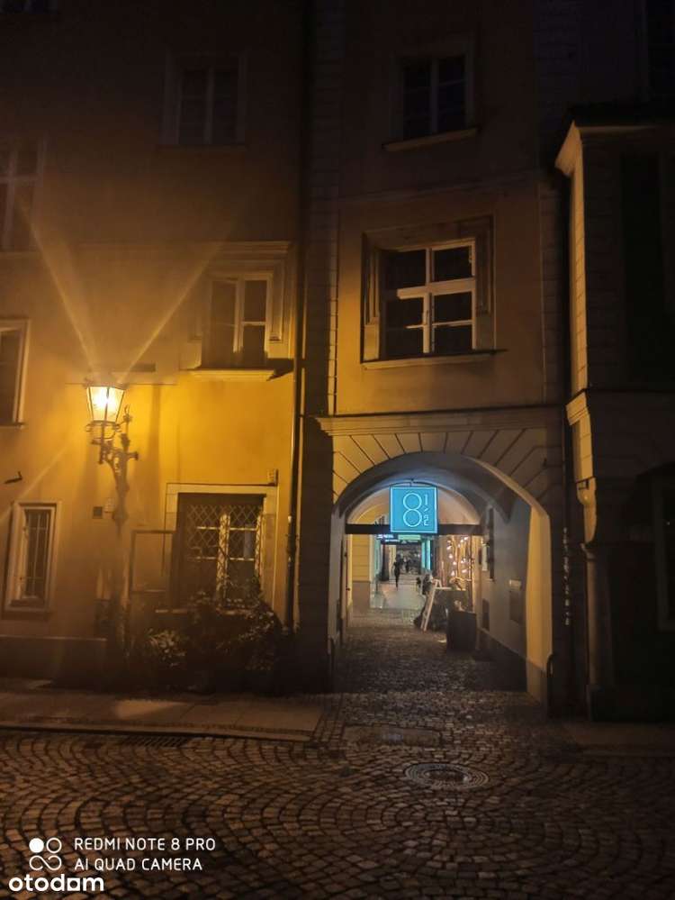 W Rynku w Sukiennicach nietuzinkowy lokal polecam!-5