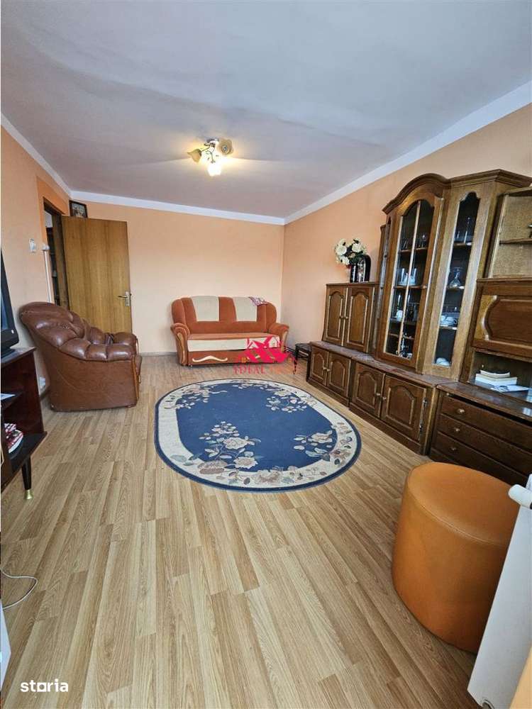 Apartament 3 Camere Decomandate Zona Mioritei-0