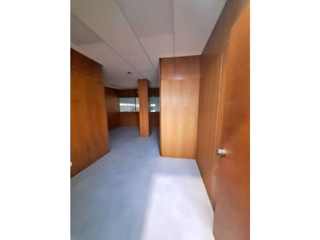 Extraordinário Armazém em Nogueira, Maia - Grande imagem: 4/6