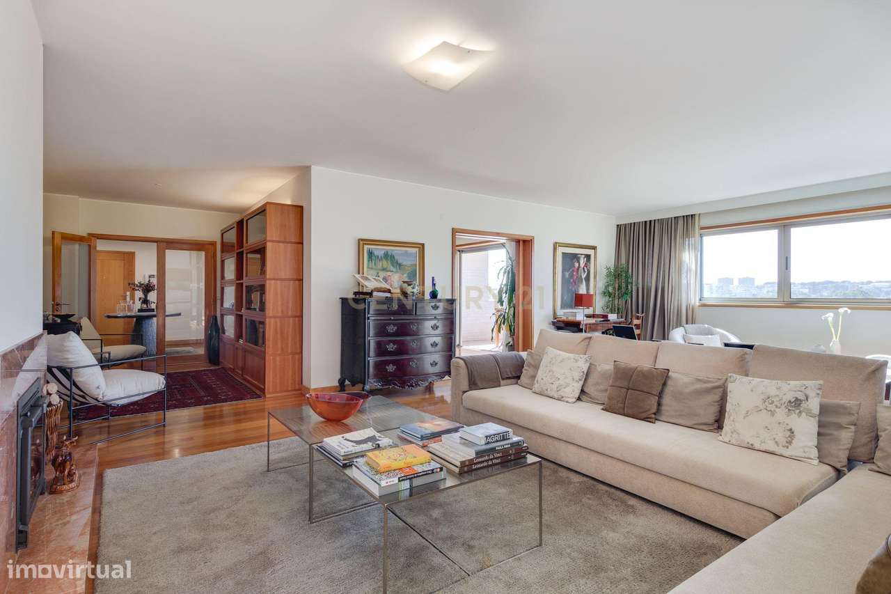 T4+1 na 1ª linha Condomínio fechado Parque das Conchas-9