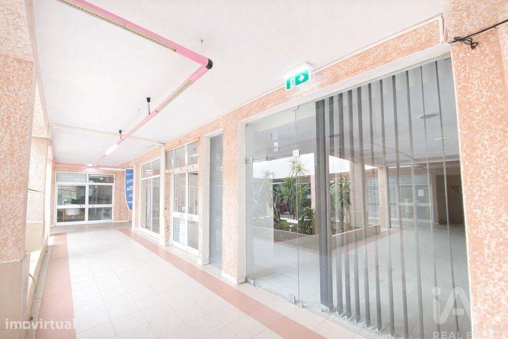 Loja / Estabelecimento Comercial em Faro (Sé e São Pedro) de 23,00 m2 - Grande imagem: 5/13