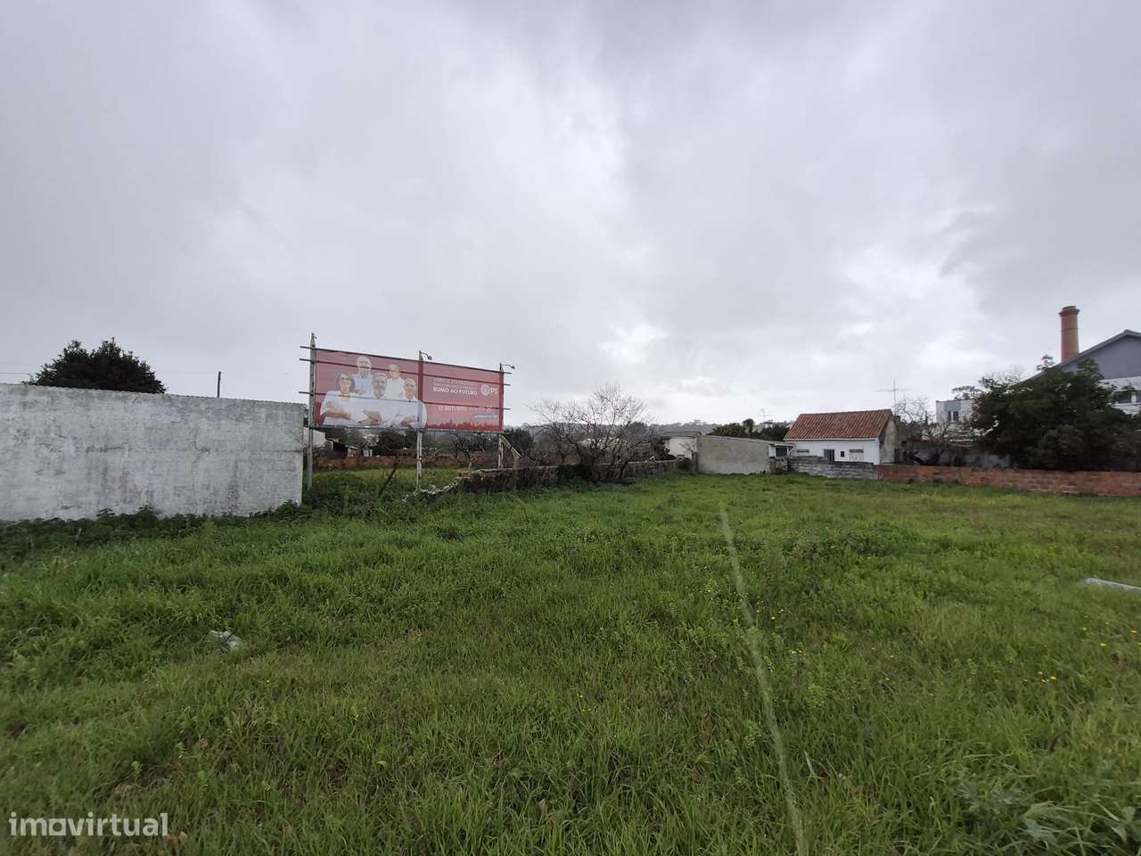 Terreno urbano, de 1750m², a 1 minuto do centro da Marinha Grande. - Grande imagem: 2/6