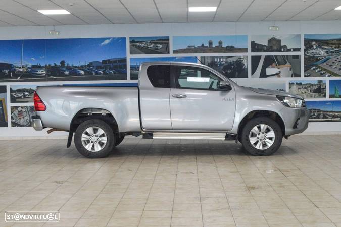 Toyota Hilux 2.4 D-4D 4X4 Cabine Extra 3L - 4