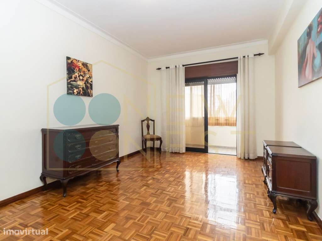 Apartamento T3 com elevador e parqueamento, junto ao Hospital-28