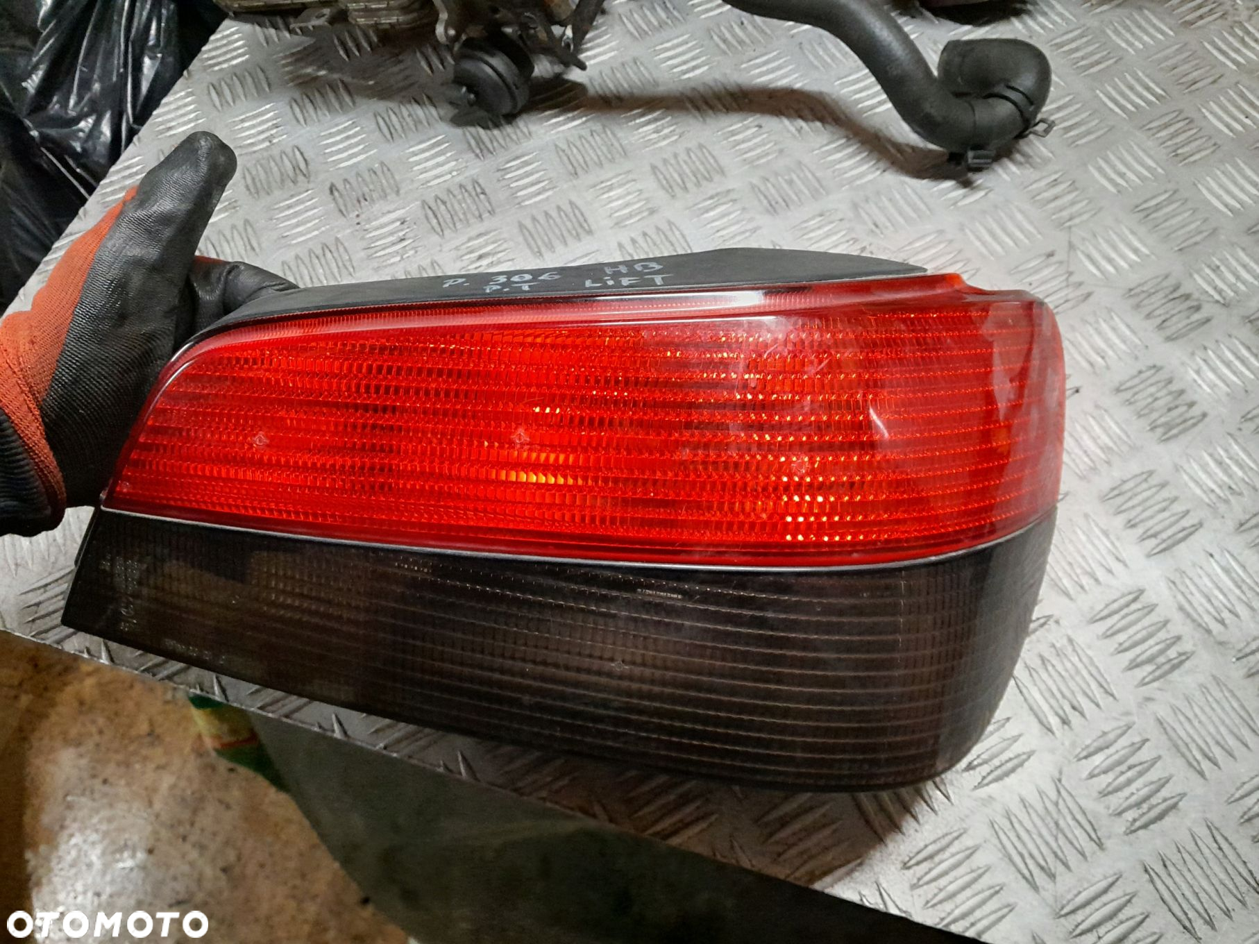 Peugeot 306 FL lift HB lampa prawa tył tylna - 2