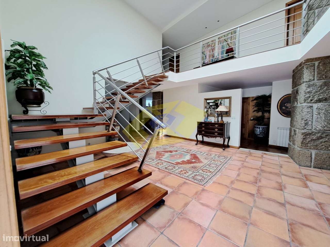 Moradia T3 em Pombeiro + Terreno Rústico-5