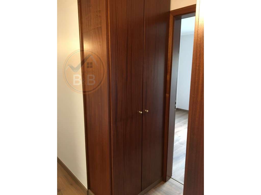 Apartamento T3 com garagem em Valbom-18