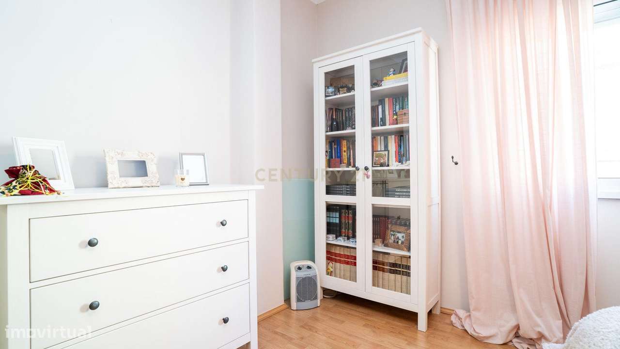 Apartamento T2 + 1* - Remodelado, em Queluz-28