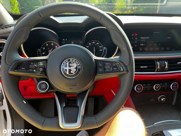 Alfa Romeo Stelvio 2.0 Turbo 16V AT8-Q4 Veloce Ti - 14