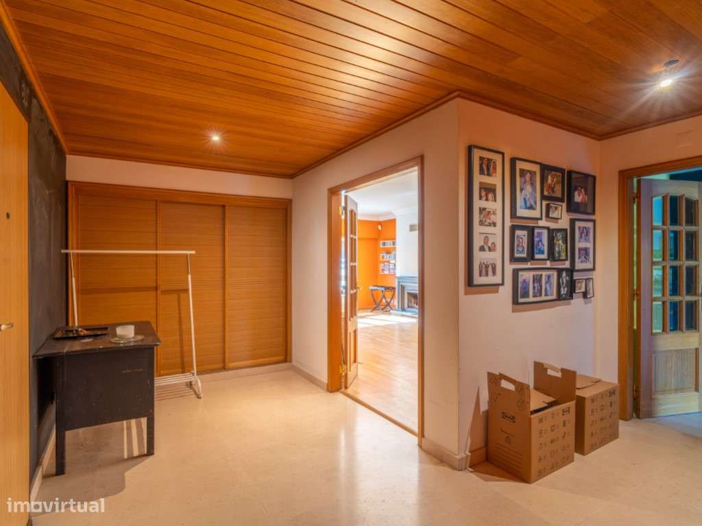 VENDE-SE T3 COM TERRAÇO E GARAGEM EM CARCAVELOS-5