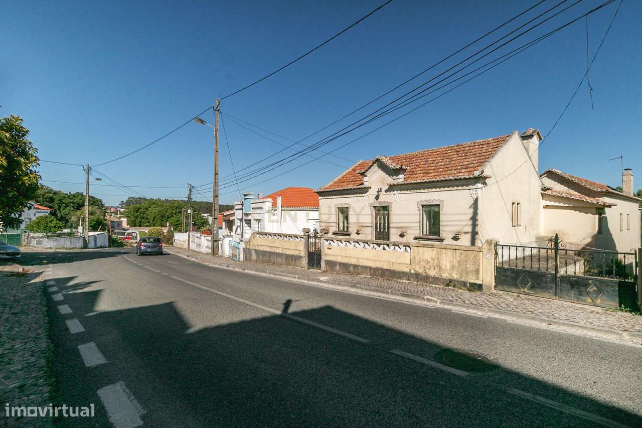 Casa T4 em Sintra: Conforto e Potencial a 500.000€ - Grande imagem: 4/47