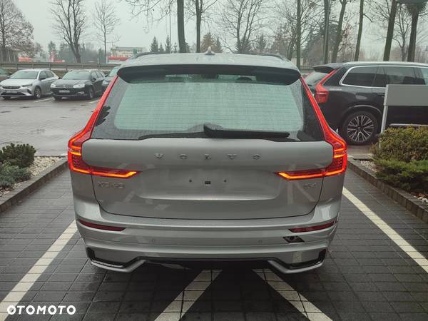 Volvo XC 60 B4 B Plus Dark - 4